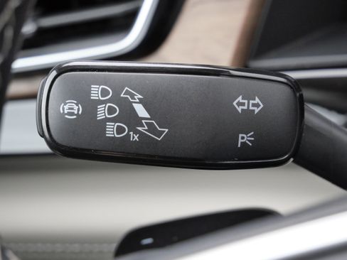 Certified 2025 Volkswagen Atlas SE image 33