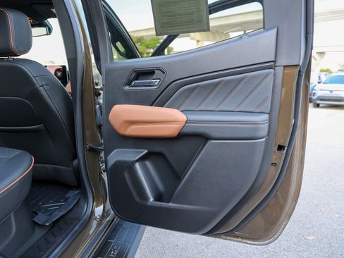 Used 2025 GMC Canyon AT4 w/ AT4 Premium Package AWD/4WD image 41