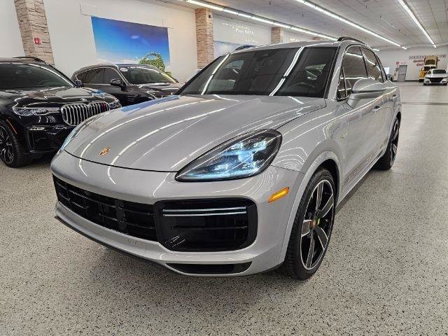Used 2022 Porsche Cayenne Turbo S AWD/4WD image 2