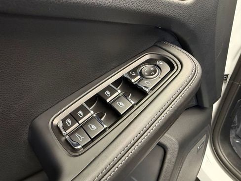 Used 2026 Porsche Macan AWD/4WD image 22