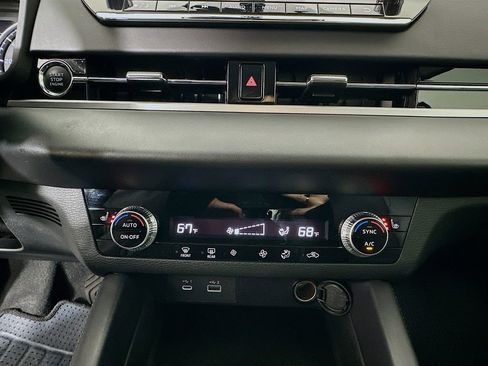 Used 2023 Mitsubishi Outlander SE image 16