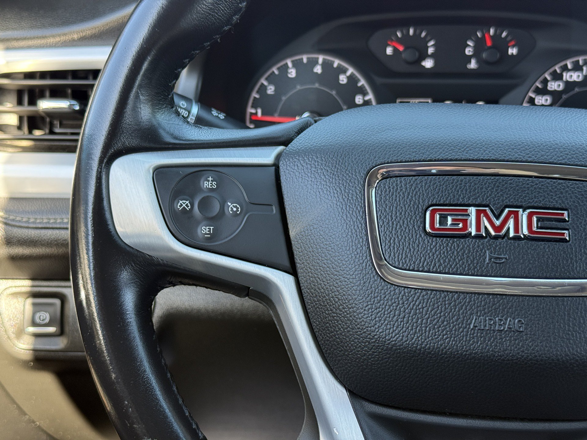 Used 2019 GMC Acadia SLE w/ LPO, Black Accent Package FWD image 20