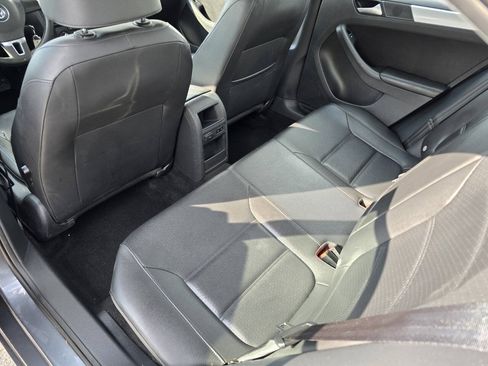 Used 2013 Volkswagen Jetta SE FWD image 19