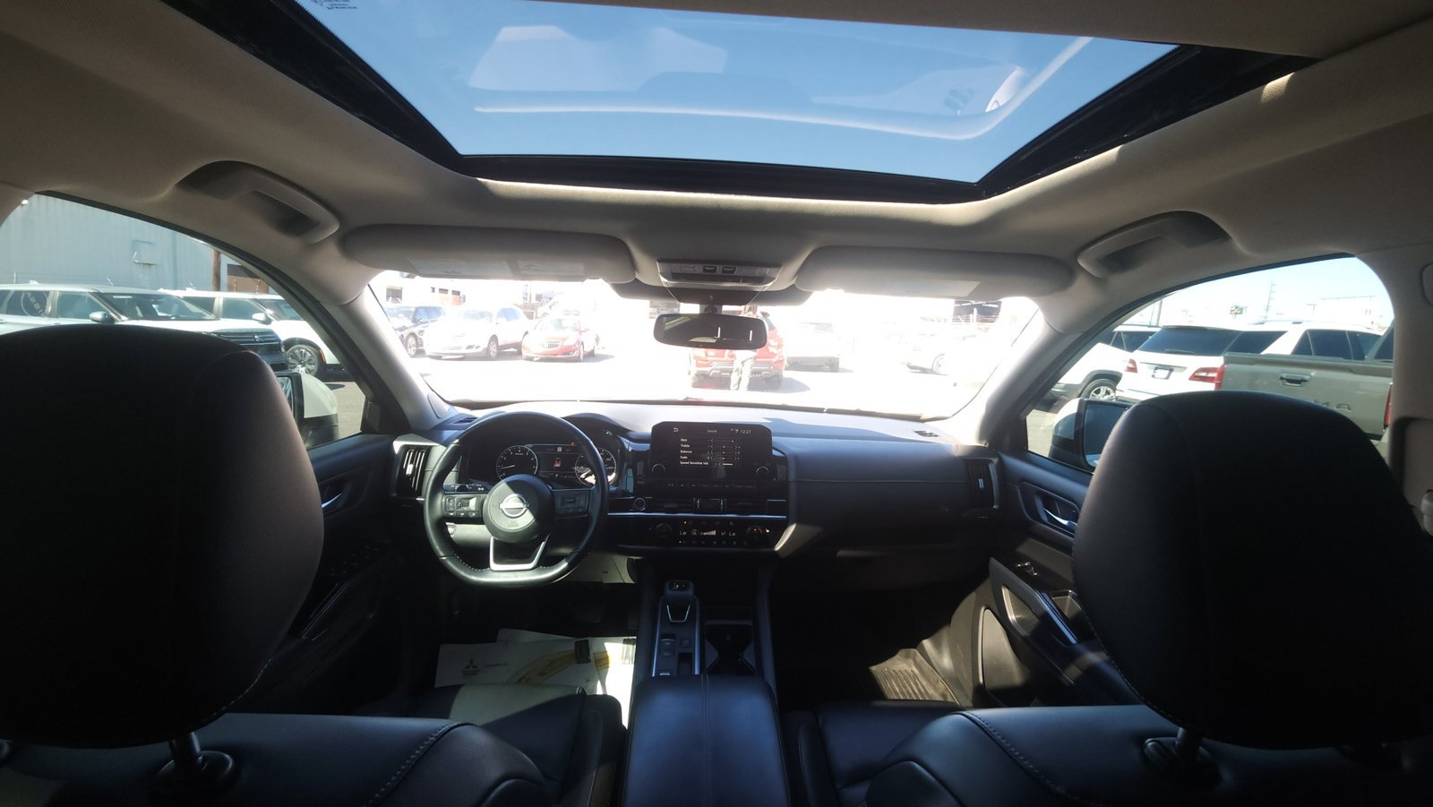Used 2022 Nissan Pathfinder SL w/ SL Premium Package FWD image 16