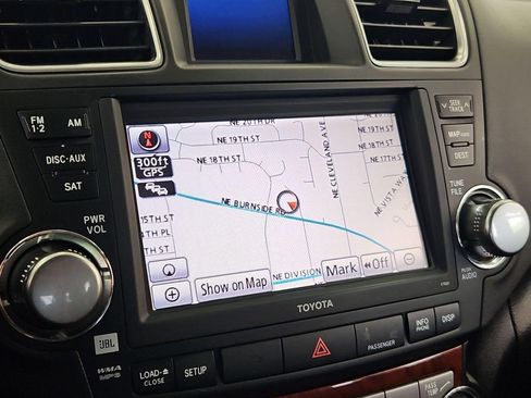 Used 2012 Toyota Highlander Limited w/ Tow Pkg AWD/4WD image 18