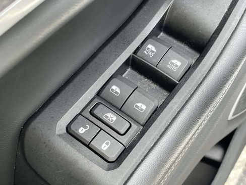 Used 2023 Jeep Grand Cherokee L Limited AWD/4WD image 27