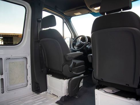 Used 2025 Mercedes-Benz Sprinter 144 Cargo image 21