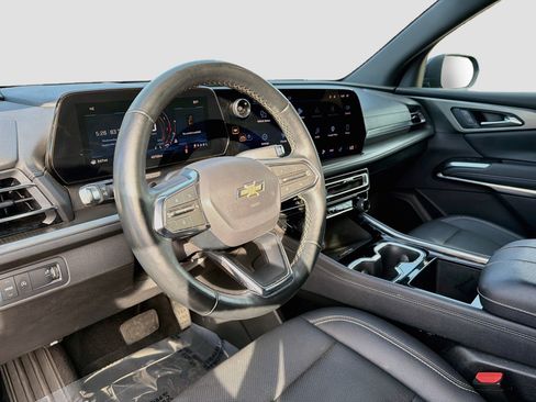 Used 2025 Chevrolet Traverse LT FWD image 26