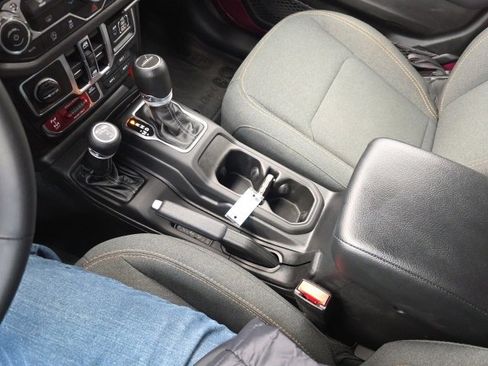 Used 2024 Jeep Gladiator Sport image 31