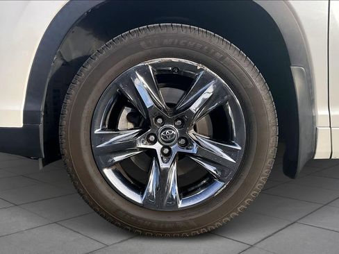 Used 2019 Toyota Highlander Limited Platinum image 9