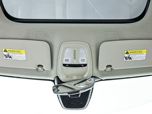 Certified 2025 Volvo XC40 B5 Plus w/ Protection Package Premier image 19