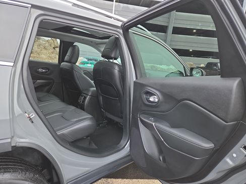 Used 2021 Jeep Cherokee Limited w/ Elite Package image 31