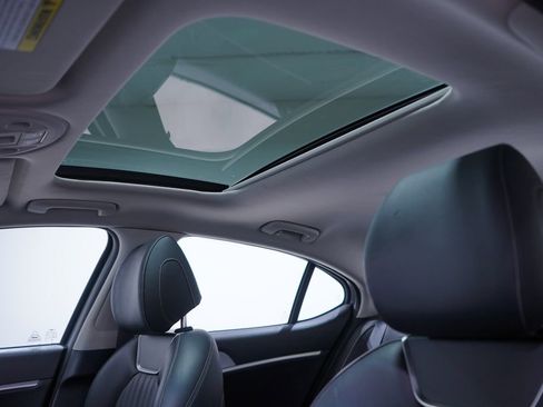 Used 2021 Genesis G70 3.3T image 8