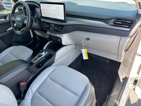 New 2024 Ford Escape SE FWD image 13