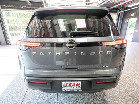 Used 2022 Nissan Pathfinder SV FWD image 3