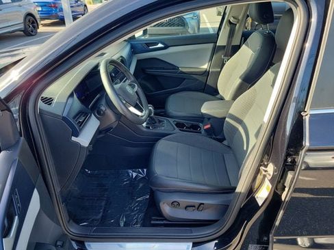 Certified 2023 Volkswagen Taos SE w/ Black Wheel Package FWD image 17