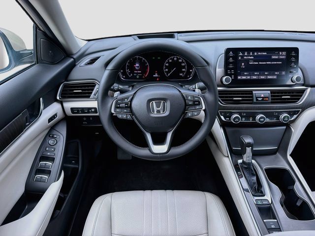 Used 2018 Honda Accord Touring image 16