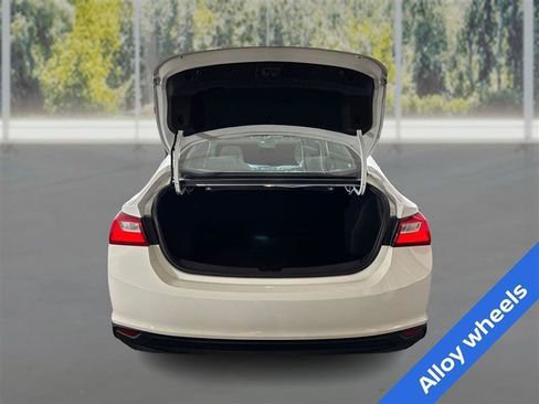Used 2023 Chevrolet Malibu LT FWD image 13