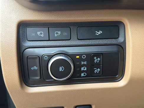 Used 2024 Ford F250 Lariat w/ Sport Appearance Package image 13