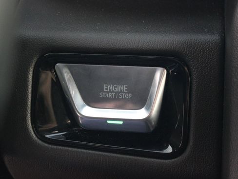 Used 2025 GMC Yukon XL Denali image 31