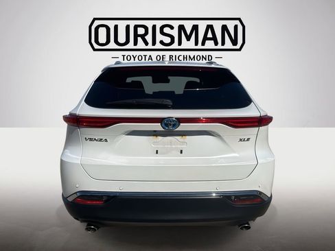 Certified 2023 Toyota Venza XLE image 6