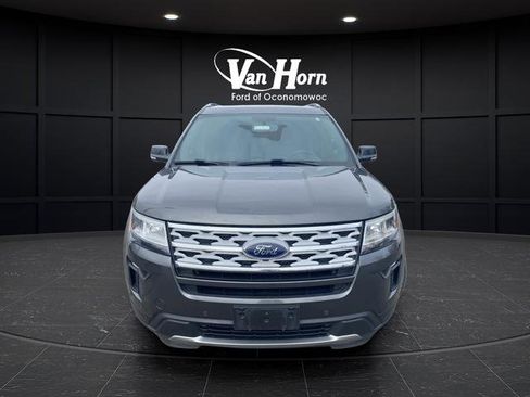 Used 2018 Ford Explorer XLT w/ Equipment Group 202A image 2