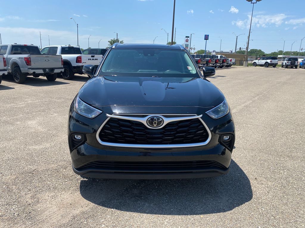 Used 2021 Toyota Highlander XLE AWD/4WD image 26