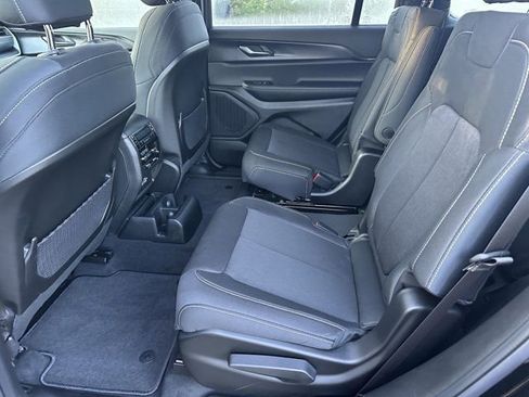 New 2025 Jeep Grand Cherokee L Laredo image 18