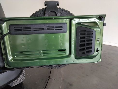 Used 2023 Ford Bronco Wildtrak image 9