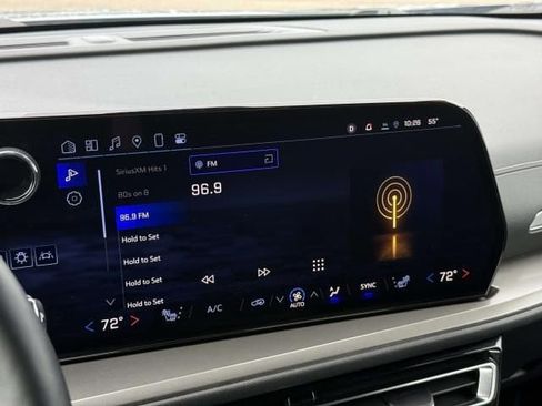 Used 2025 Chevrolet Traverse LT AWD/4WD image 25