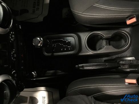 Used 2015 Jeep Wrangler Unlimited Rubicon w/ Connectivity Group image 44