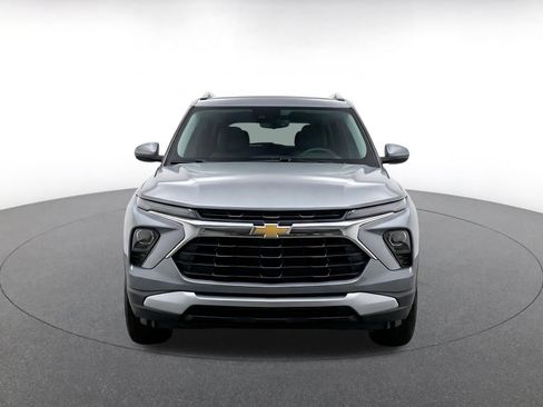 Used 2025 Chevrolet TrailBlazer LT FWD image 2