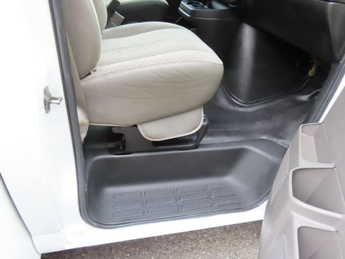 Used 2015 Chevrolet Express 3500 RWD image 21