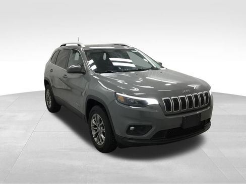 Used 2020 Jeep Cherokee Latitude Plus w/ Comfort/Convenience Group image 3