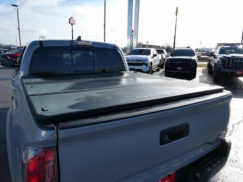 Used 2019 Toyota Tacoma Limited image 8