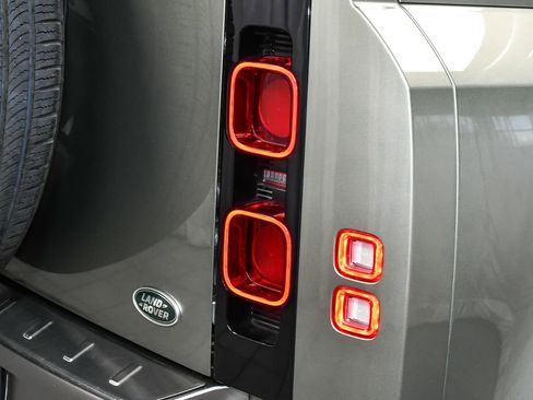 Used 2023 Land Rover Defender 110 X-Dynamic SE image 83