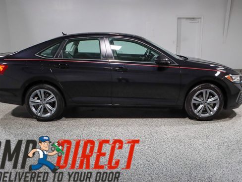 Used 2024 Volkswagen Jetta SE image 6