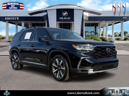 Used 2025 Honda Pilot Touring image 1