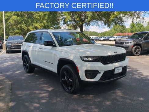 Certified 2023 Jeep Grand Cherokee Altitude AWD/4WD image 7