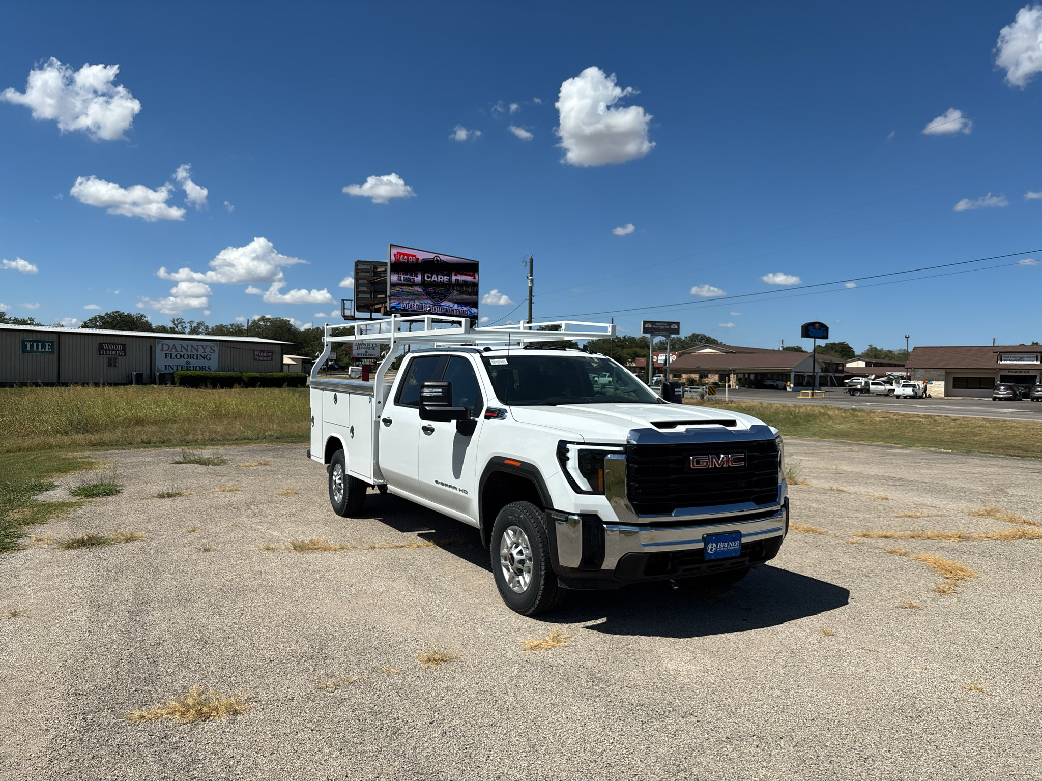 Used 2026 GMC Sierra 2500 Pro w/ Convenience Package AWD/4WD image 3