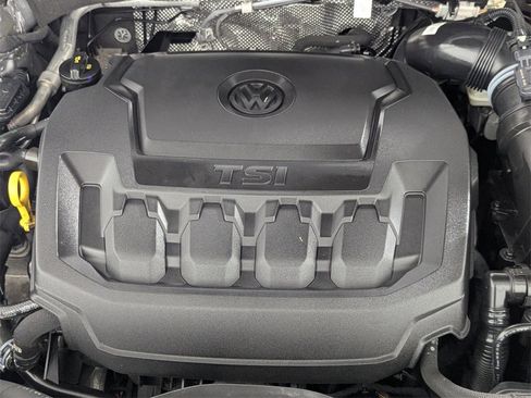 Used 2022 Volkswagen Tiguan SE image 10