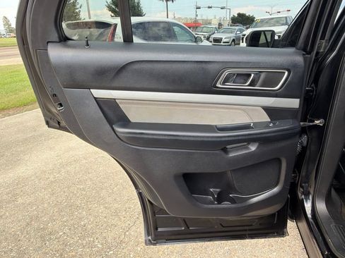 Used 2017 Ford Explorer XLT w/ Equipment Group 202A FWD image 15