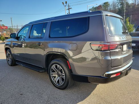 Used 2024 Jeep Wagoneer L Series II image 7