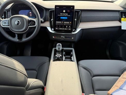 New 2026 Volvo XC90 B6 Plus w/ Protection Package Premier image 7