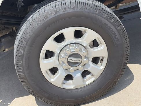 Used 2024 Ford F250 XLT w/ FX4 Off-Road Package image 11