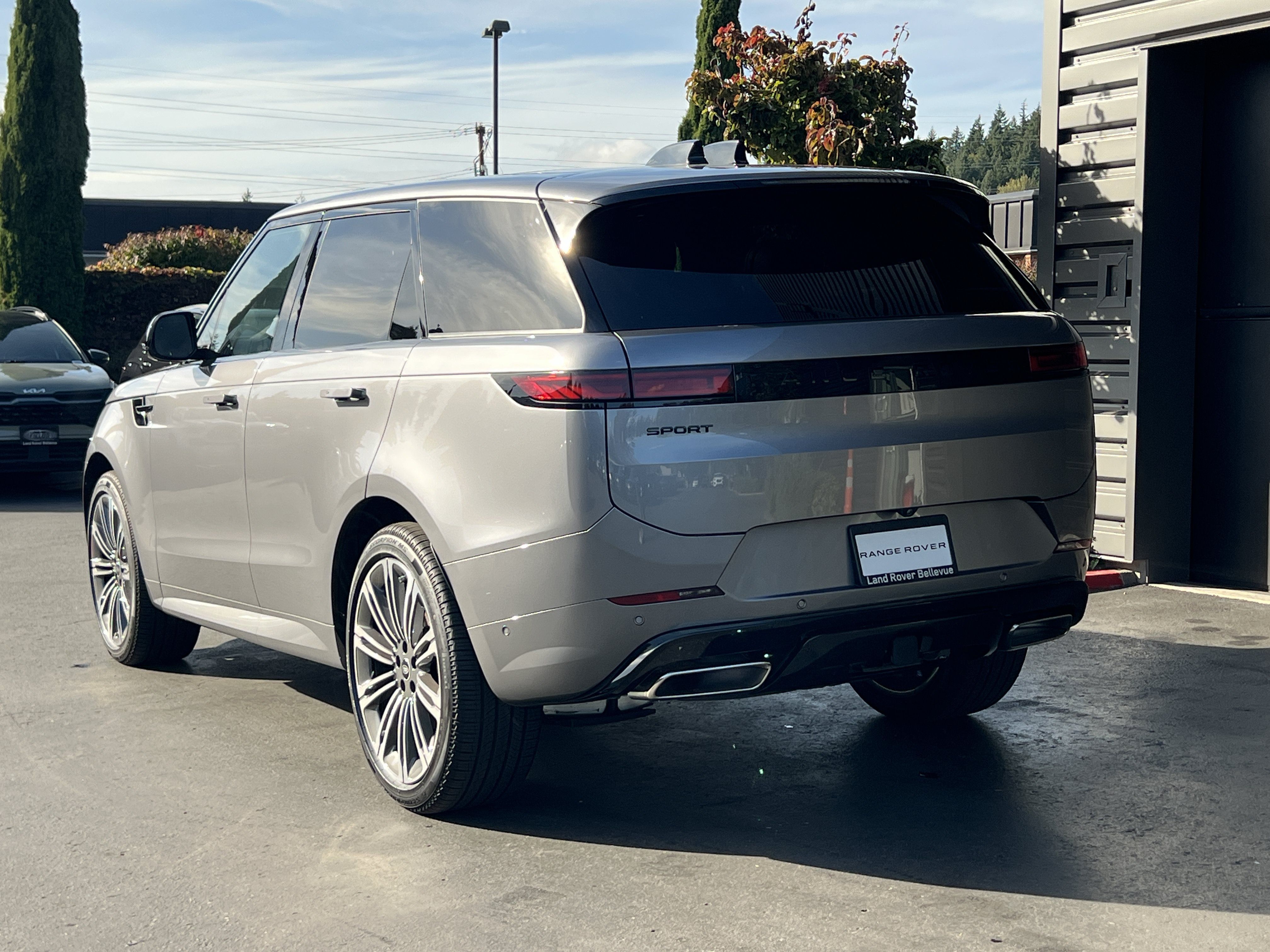 New 2025 Land Rover Range Rover Sport Dynamic SE AWD/4WD image 6