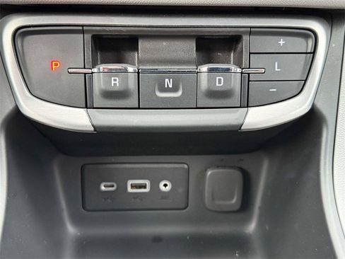 Used 2024 GMC Terrain SLE image 24