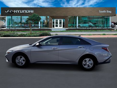 New 2026 Hyundai Elantra SE image 3