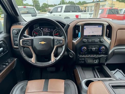 Used 2021 Chevrolet Silverado 1500 High Country w/ Technology Package RWD image 14