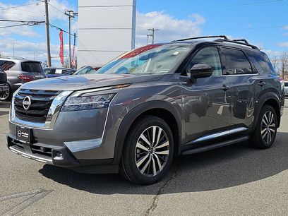 Certified 2022 Nissan Pathfinder Platinum w/ Lighting Package (N93)